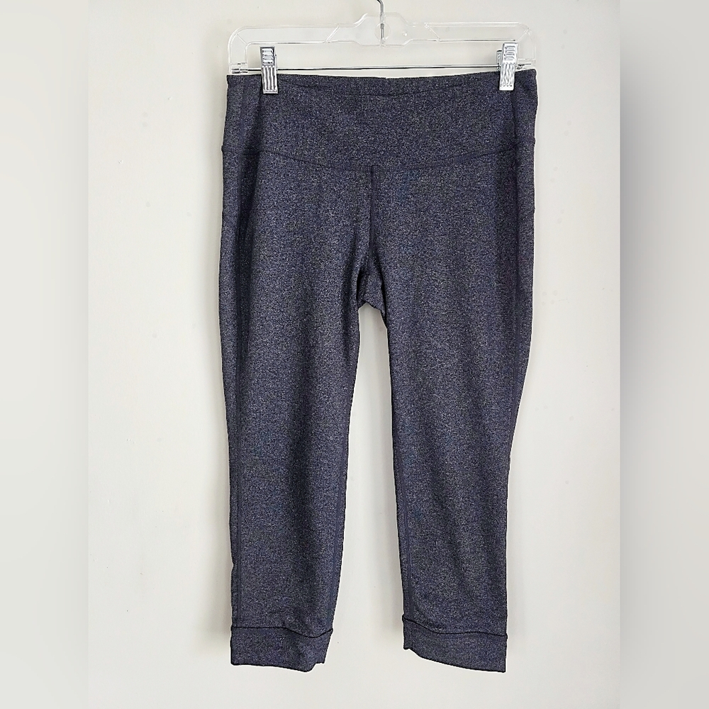 🧘‍♀️ Athleta Spacedye Criss Cross Chaturanga Capris – Medium – Gray Like New